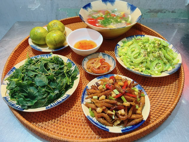 Món ăn tự nấu tại nhà cho bữa cơm gia đình