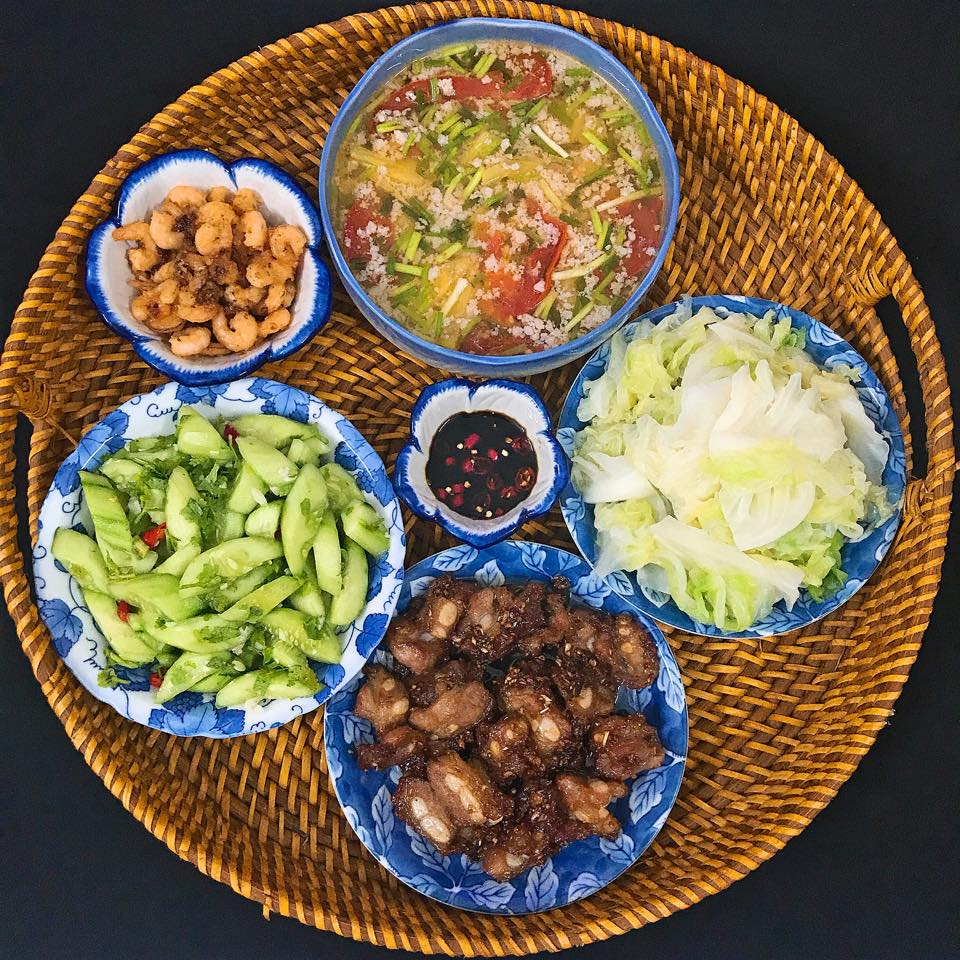 mâm cơn gia đình đơn giản vẫn "bao ngon"