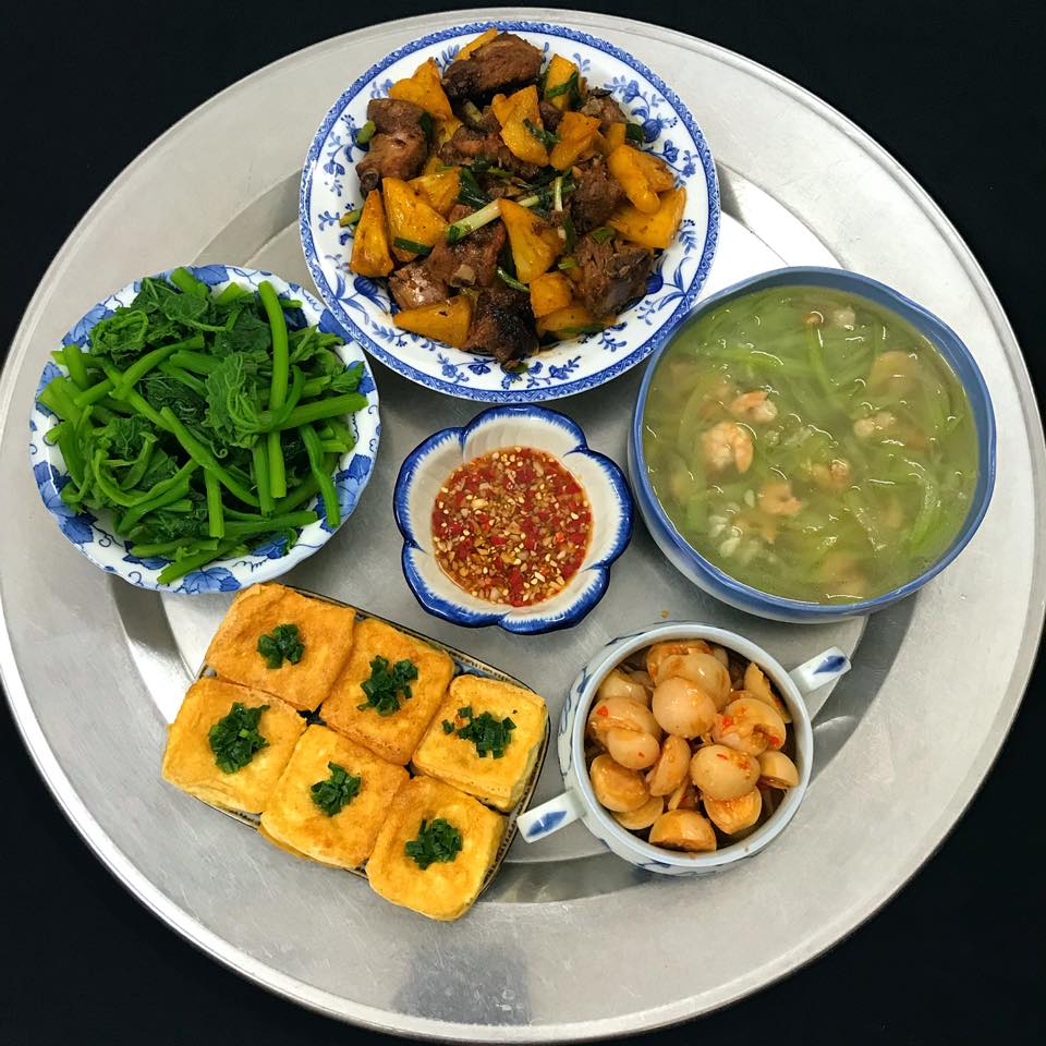mâm cơn gia đình đơn giản vẫn "bao ngon"